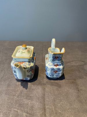 A Chinese blue, white and famille rose tea service, three famille rose bowls, a plate and a covered jar, 19th C. — 照片 67
