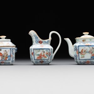 A Chinese blue, white and famille rose tea service, three famille rose bowls, a plate and a covered jar, 19th C. — 照片 18