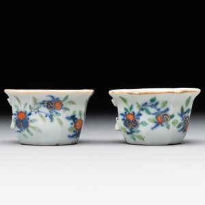 A Chinese blue, white and famille rose tea service, three famille rose bowls, a plate and a covered jar, 19th C. — 照片 25