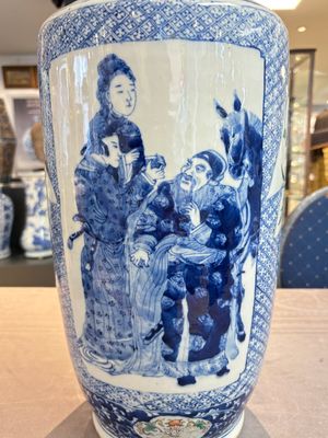 A Chinese blue, white and famille verte rouleau vase with figural and peacock design, Qianlong mark, 19th C. — photo 9