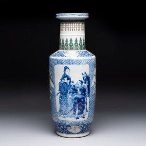 A Chinese blue, white and famille verte rouleau vase with figural and peacock design, Qianlong mark, 19th C. — photo 2