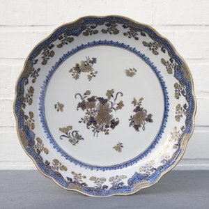 A Chinese blue, white and gilt part service, Qianlong — photo 16