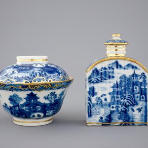 A Chinese blue, white and gilt part tea service with landscapes, Qianlong, 18th C. — photo 12