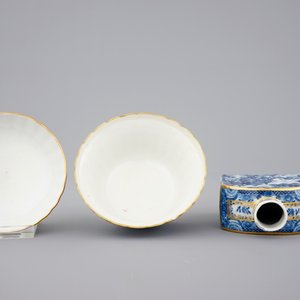 A Chinese blue, white and gilt part tea service with landscapes, Qianlong, 18th C. — photo 14