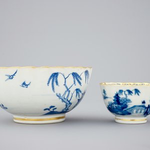 A Chinese blue, white and gilt part tea service with landscapes, Qianlong, 18th C. — photo 19