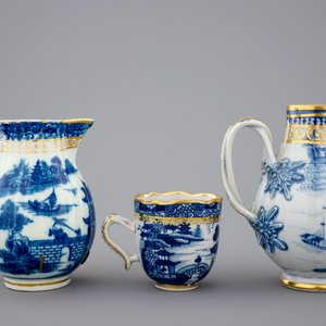 A Chinese blue, white and gilt part tea service with landscapes, Qianlong, 18th C. — photo 24