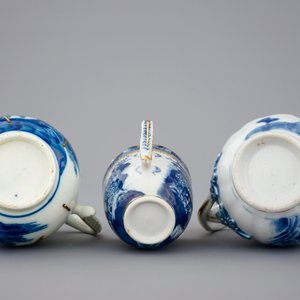 A Chinese blue, white and gilt part tea service with landscapes, Qianlong, 18th C. — photo 27