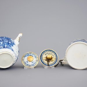 A Chinese blue, white and gilt part tea service with landscapes, Qianlong, 18th C. — photo 9