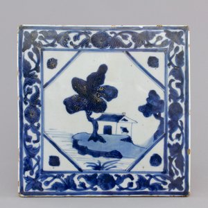 A Chinese blue, white and gilt porcelain landscape tile, 19th C. — photo 1