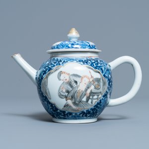 A Chinese blue, white and grisaille teapot and cover, 19th C. — photo 2