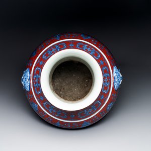 A Chinese blue, white and iron-red 'bajixiang' 'hu' vase on wooden stand, Qianlong mark, 19th C. — photo 5