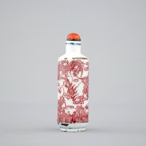 A Chinese blue, white and iron red dragon snuff bottle, ca. 1900 — 照片 4