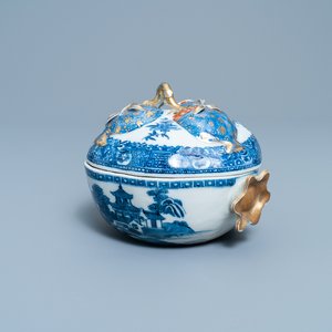 A Chinese blue, white and iron red pomegranate tureen and cover, Jiaqing — photo 1