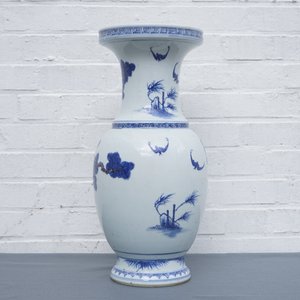 A Chinese blue, white and iron red vase with deer, 19/20th C. — photo 9