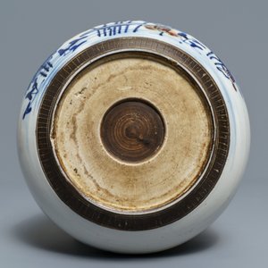A Chinese blue, white and underglaze red censer, a wall pocket vase and a monochrome blue vase, 19/20th C. — 照片 13