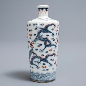 A Chinese blue, white and underglaze red 'dragon' vase, Kangxi mark, 19/20th C. — photo 4