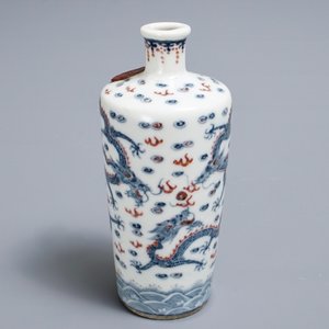 A Chinese blue, white and underglaze red 'dragon' vase, Kangxi mark, 19/20th C. — photo 8