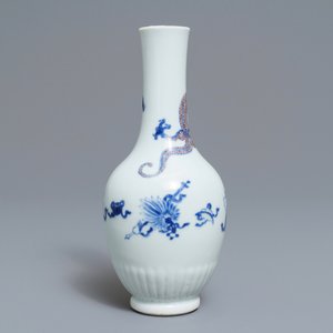 A Chinese blue, white and underglaze red 'dragon' vase, Kangxi — 照片 3