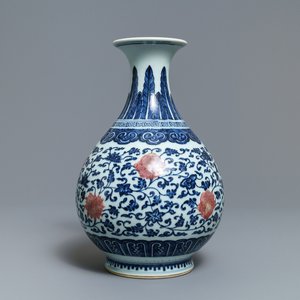 A Chinese blue, white and underglaze red yuhuchunping vase, Qianlong — 照片 1