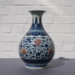 A Chinese blue, white and underglaze red yuhuchunping vase, Qianlong — 照片 11