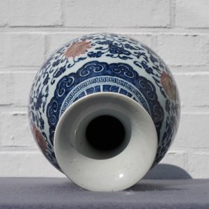 A Chinese blue, white and underglaze red yuhuchunping vase, Qianlong — 照片 13
