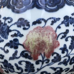 A Chinese blue, white and underglaze red yuhuchunping vase, Qianlong — 照片 14