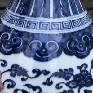A Chinese blue, white and underglaze red yuhuchunping vase, Qianlong — 照片 23