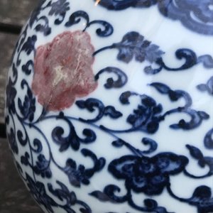 A Chinese blue, white and underglaze red yuhuchunping vase, Qianlong — 照片 24