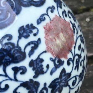 A Chinese blue, white and underglaze red yuhuchunping vase, Qianlong — 照片 26