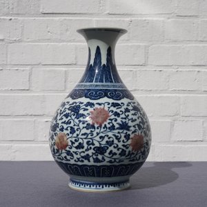 A Chinese blue, white and underglaze red yuhuchunping vase, Qianlong — 照片 7