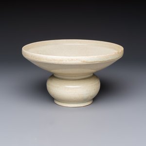 A Chinese bluish green-glazed spittoon, 'Zha Dou 渣斗', Five Dynasties — photo 1