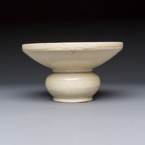 A Chinese bluish green-glazed spittoon, 'Zha Dou 渣斗', Five Dynasties — photo 3