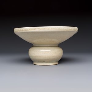 A Chinese bluish green-glazed spittoon, 'Zha Dou 渣斗', Five Dynasties — photo 4