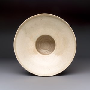 A Chinese bluish green-glazed spittoon, 'Zha Dou 渣斗', Five Dynasties — photo 6