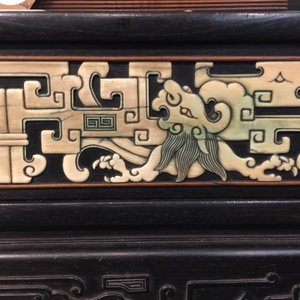 A Chinese bone and mother of pearl inlaid wood box with multiple compartments, 19th C. — photo 23