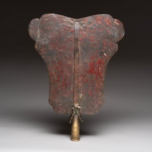 A Chinese brass fan-form temple sign with dragon and phoenix design, Xuantong and Yue Sheng Tang 悅勝堂 mark, dated 1911 — foto 3
