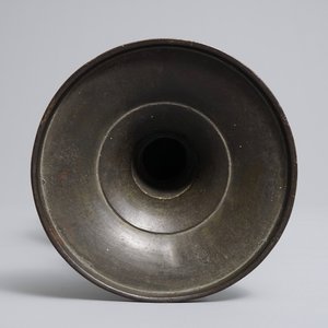 A Chinese bronze and champlevé enamel vase, 17/18th C. — 照片 5
