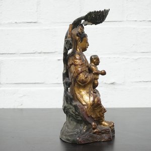 A Chinese bronze and gilt Buddha with child, seated beneath a bodhi tree, 17/18th C. — photo 11