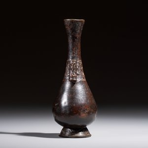 A Chinese bronze arrow vase, 'Touhu 投壺', Yuan — photo 2
