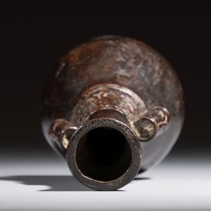 A Chinese bronze arrow vase, 'Touhu 投壺', Yuan — photo 5
