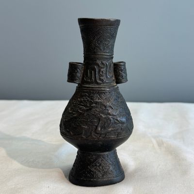 A Chinese bronze arrow vase, 'Touhu 投壺' — photo 1