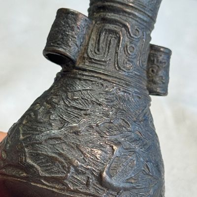 A Chinese bronze arrow vase, 'Touhu 投壺' — photo 9