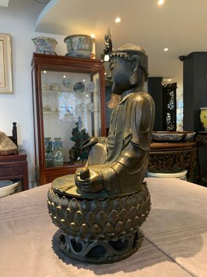 A Chinese bronze Bodhisattva on a lotus throne, Ming — photo 7