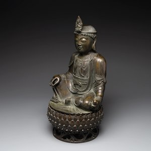 A Chinese bronze Bodhisattva on a lotus throne, Ming — photo 1