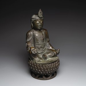 A Chinese bronze Bodhisattva on a lotus throne, Ming — photo 2