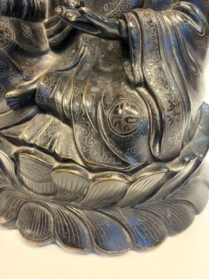 A Chinese bronze Bodhisattva seated on a lotus throne, 20th C. — photo 11