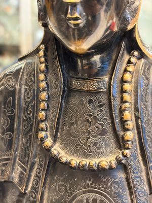 A Chinese bronze Bodhisattva seated on a lotus throne, 20th C. — photo 3