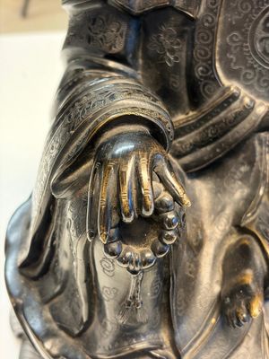 A Chinese bronze Bodhisattva seated on a lotus throne, 20th C. — photo 4
