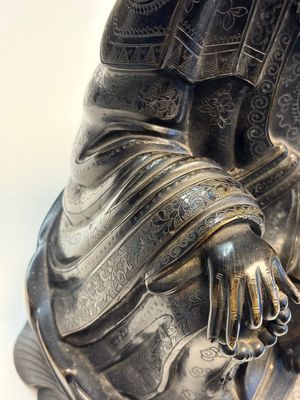 A Chinese bronze Bodhisattva seated on a lotus throne, 20th C. — photo 7