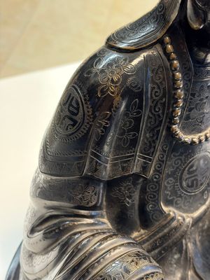 A Chinese bronze Bodhisattva seated on a lotus throne, 20th C. — photo 8